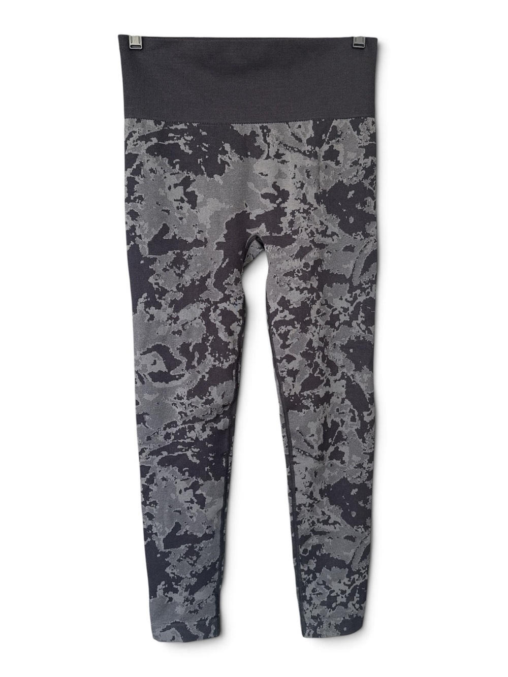 NWOT AnyBody Black Camo Patterned Leggings Large